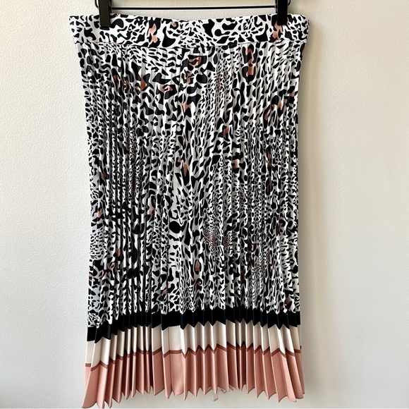 SHEIN Pleated Skirt - Picture 3 of 8